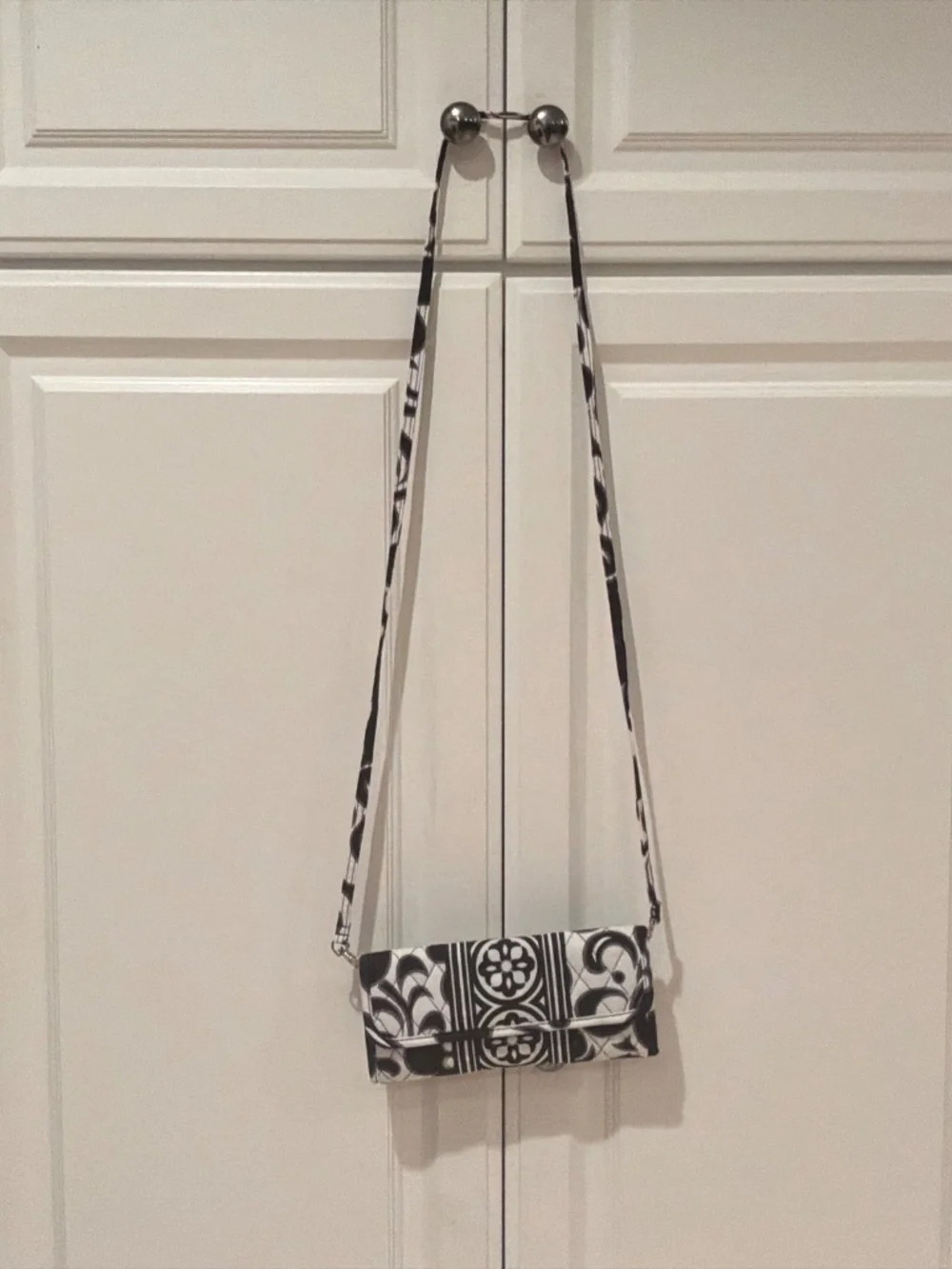 VERA BRADLEY QUILTED WALLET CROSSBODY NWT